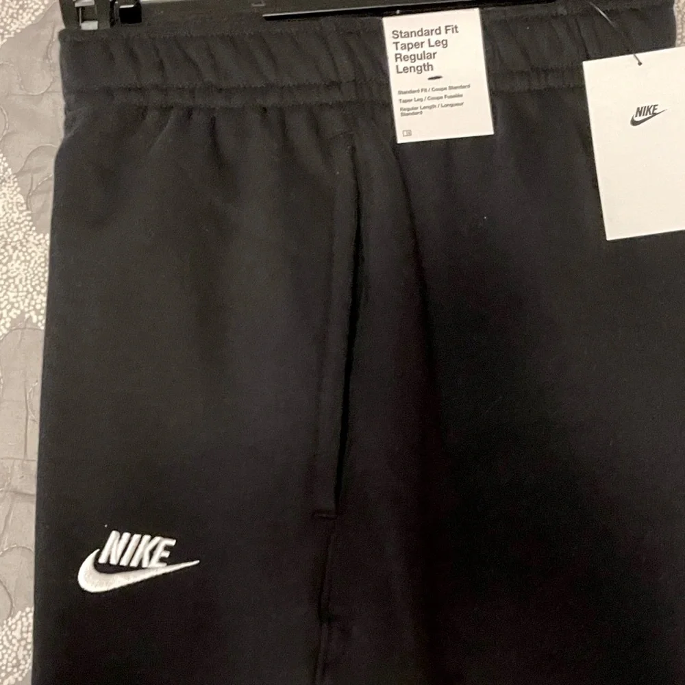 NWT Nike Men's Sportswear Club Fleece Jogger/Sweatpants Black/White. Size: XL - Picture 9 of 15